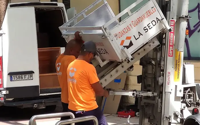 servicio-grua-elevadora-mudanzas-zaragoza-3 servicio-grua-elevadora-mudanzas-zaragoza-3