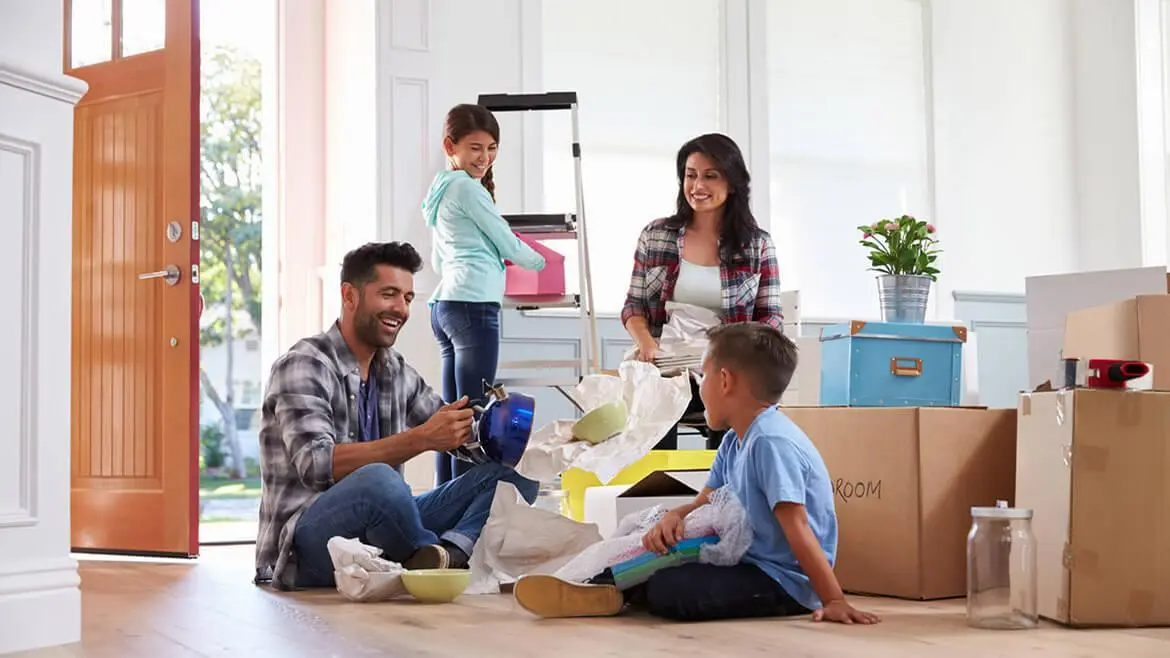 Llegada al nuevo con hogar con tus niños Llegada al nuevo con hogar con tus niños